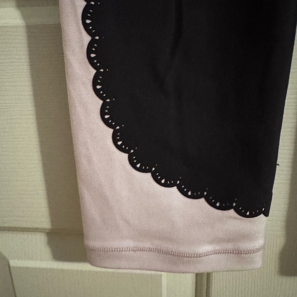 Athleta Elation Scallop Capri Yoga Workout Gray Pink Spring Night Size S - Picture 5 of 9